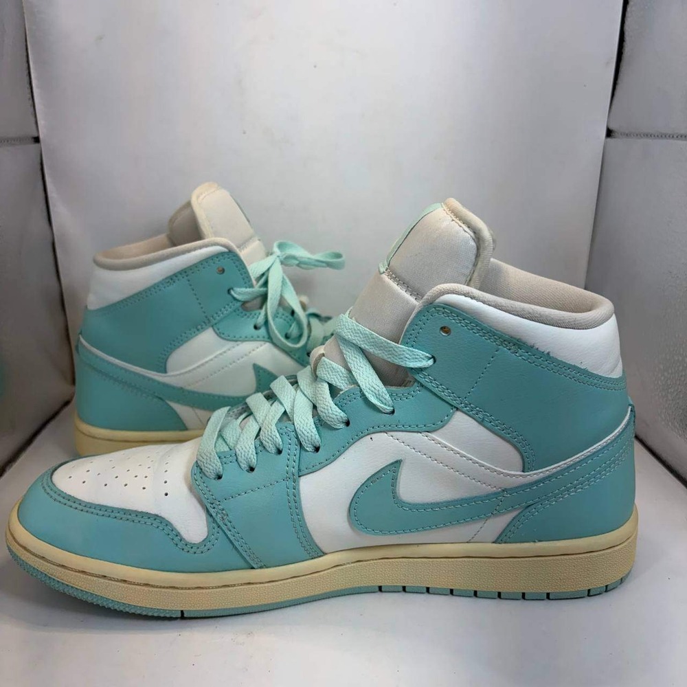 Nike Air Jordan 1 Mid Glacier Blue White Womens Size 10 BQ6472-132 Excellent